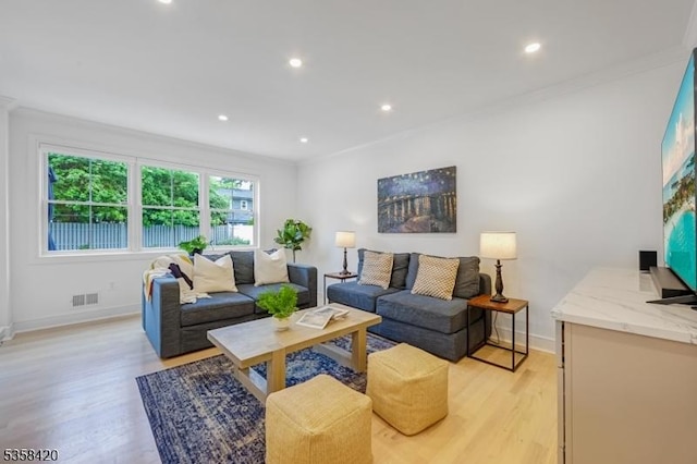 living area with light wood-style flooring, baseboards, crown molding, and recessed lighting