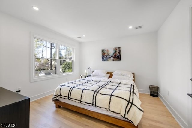 bedroom featuring light wood-style floors, recessed lighting, and baseboards