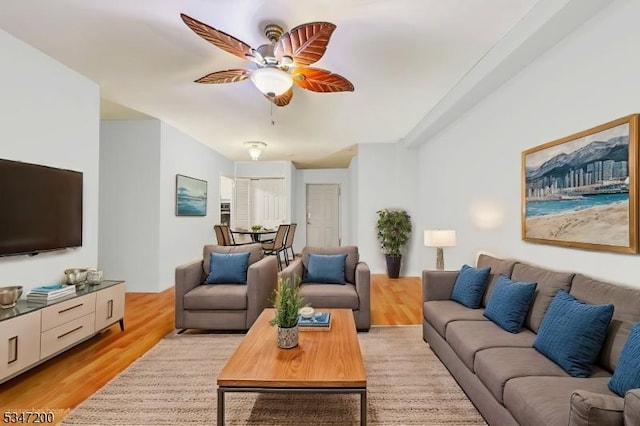 living area featuring light wood-style floors and ceiling fan