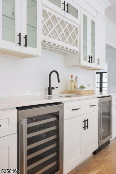 237 Appletree Ln, Mountainside Boro, NJ 07092 - indoor wet bar featuring wine cooler, tasteful backsplash, and light wood-style flooring