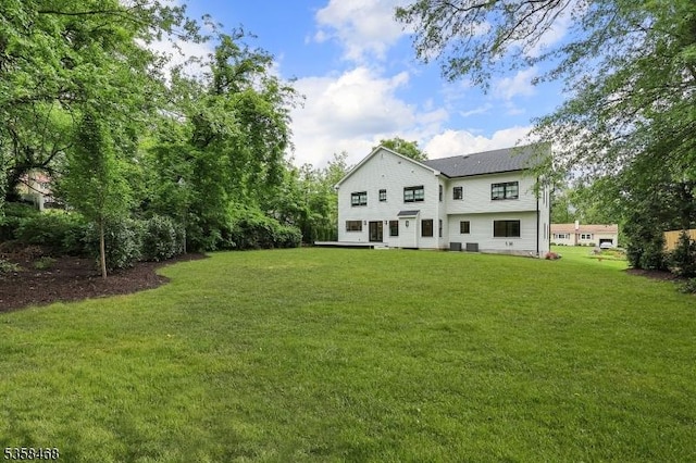 237 Appletree Ln, Mountainside Boro, NJ 07092 - rear view of property with a lawn