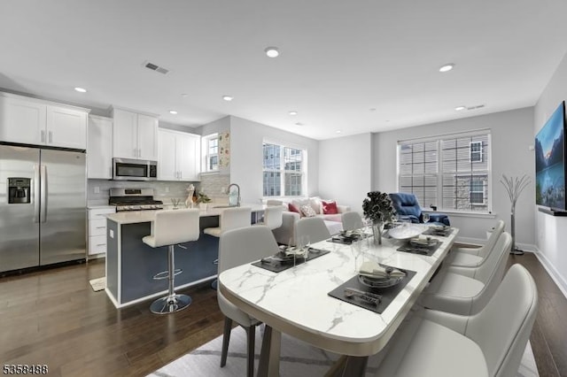 dining area featuring dark wood-style floors, recessed lighting, and baseboards