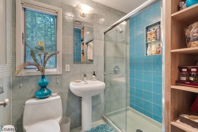 1178 Johnston Dr, Watchung Boro, NJ 07069 - full bath featuring tile walls, a stall shower, toilet, and backsplash