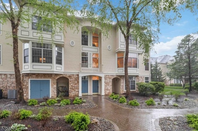 618 Turlington Ct, Livingston Twp, NJ 07039 - townhome / multi-family property featuring stone siding