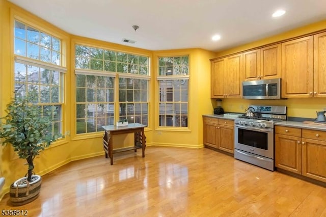 618 Turlington Ct, Livingston Twp, NJ 07039 - kitchen featuring appliances with stainless steel finishes, light wood finished floors, brown cabinets, baseboards, and recessed lighting