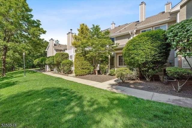 24 Stevens Ct, Bedminster Twp, NJ 07921 - view of grassy yard