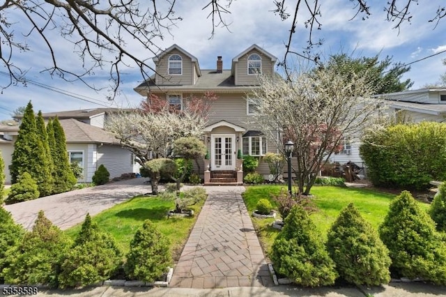 view of front facade with a front lawn