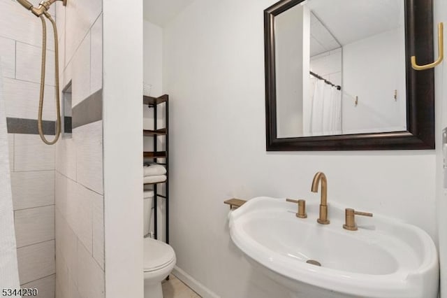 620 Hemlock Rd, Hampton Twp, NJ 07860 - bathroom with toilet, a sink, tiled shower, baseboards, and tile patterned floors