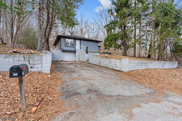 620 Hemlock Rd, Hampton Twp, NJ 07860 - view of side of property featuring driveway and a garage