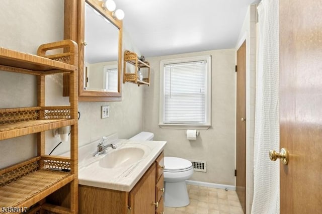 718 Pine St, Roselle Park Boro, NJ 07204 - bathroom featuring vanity and a shower with curtain