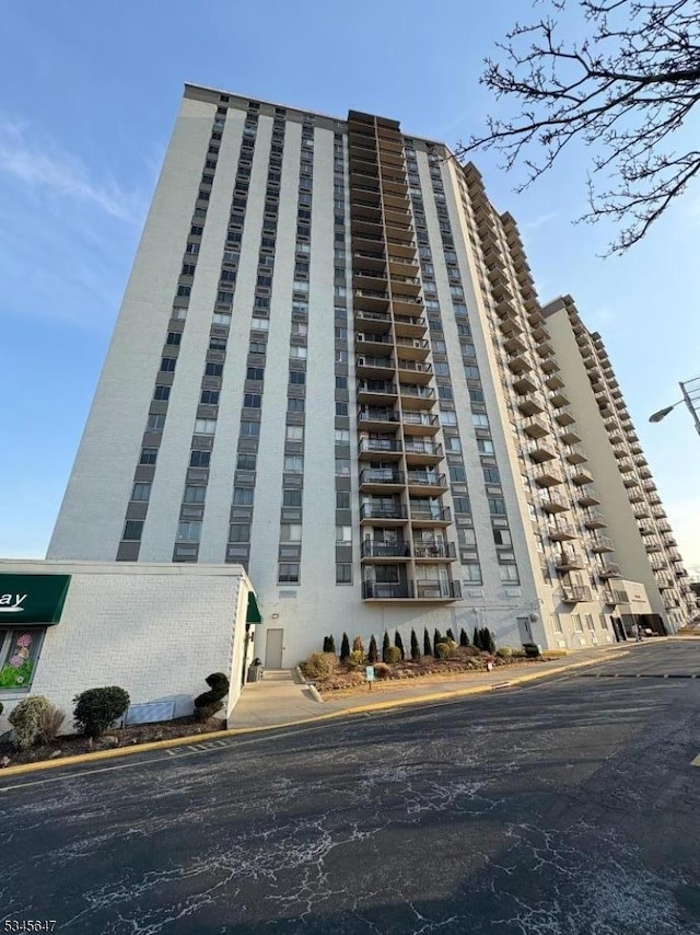 100 Manhattan Ave, Union City, NJ 07087 - view of apartment building / complex