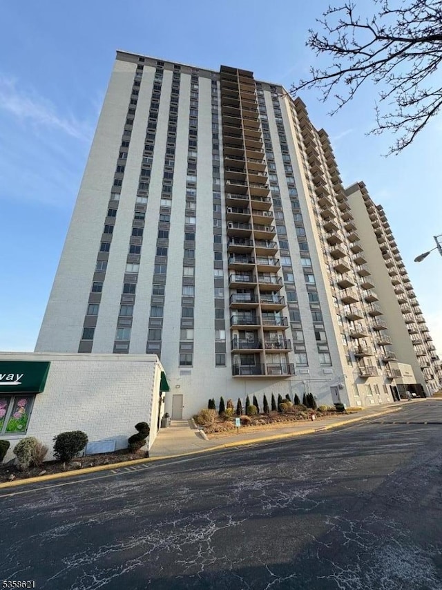 100 Manhattan Ave, Union City, NJ 07087 - view of apartment building / complex