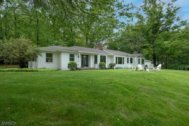 25 Highland Ave, Peapack Gladstone Boro, NJ 07931 - single story home featuring a front lawn and a chimney