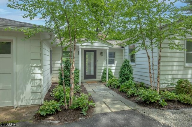 25 Highland Ave, Peapack Gladstone Boro, NJ 07931 - entrance to property featuring roof with shingles