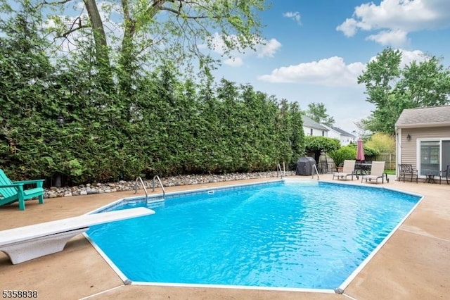 411 Arlington Ave, South Plainfield Boro, NJ 07080 - swimming pool with a diving board, a patio area, and fence