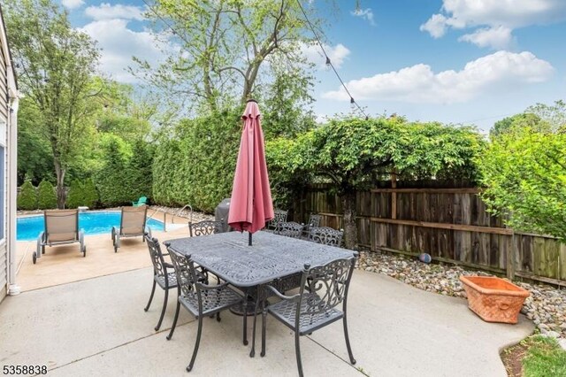 411 Arlington Ave, South Plainfield Boro, NJ 07080 - view of patio / terrace with fence and outdoor dining area