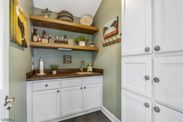439 Mountain View Rd, Franklin Twp, NJ 08802 - view of indoor wet bar