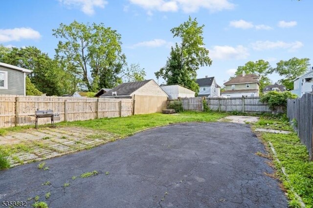 39 Emma St, Plainfield City, NJ 07063 - view of yard featuring a residential view and a patio area