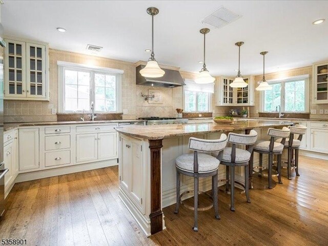 9 Brookside Ter, North Caldwell Boro, NJ 07006
