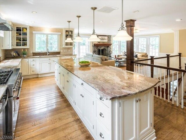 9 Brookside Ter, North Caldwell Boro, NJ 07006