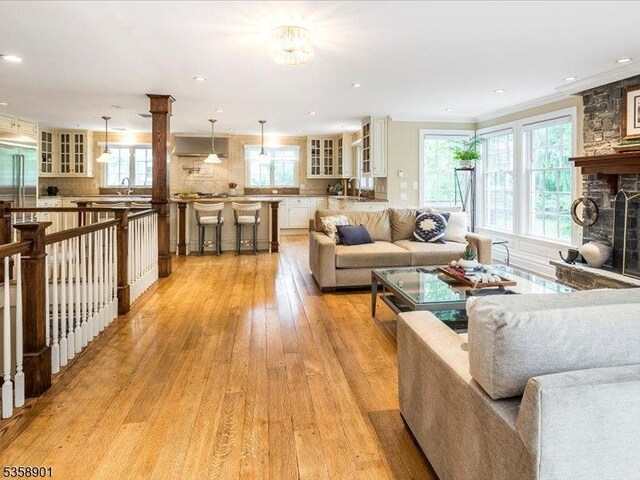 9 Brookside Ter, North Caldwell Boro, NJ 07006