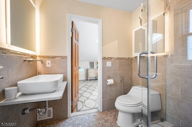 110 William St, Clark Twp, NJ 07066 - full bath featuring tile walls, a sink, toilet, a wainscoted wall, and tile patterned floors