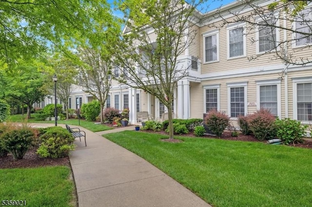 7013 Brookfield Glen Dr, White Twp, NJ 07823 - view of front facade featuring a front yard