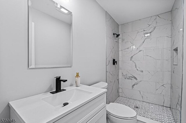 192 Mohawk Trl, Wayne Twp, NJ 07470 - full bath featuring toilet, vanity, and a marble finish shower