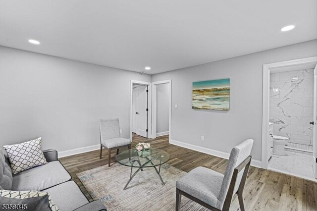 192 Mohawk Trl, Wayne Twp, NJ 07470 - living room featuring baseboards, recessed lighting, and wood finished floors