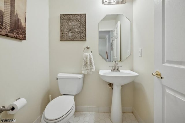 5 Prescott Ct, Condo, Bernards Twp, NJ 07920 - bathroom with toilet and baseboards