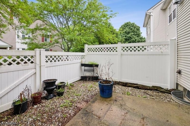 5 Prescott Ct, Condo, Bernards Twp, NJ 07920 - view of fenced backyard