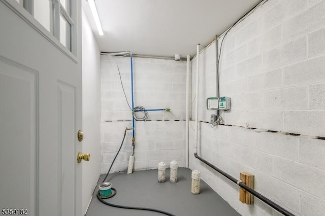 2000 Whittier St, Rahway City, NJ 07065 - bathroom with concrete flooring