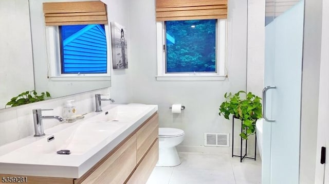 7 Park Dr, Kenilworth Boro, NJ 07033 - full bath featuring toilet, vanity, tile patterned floors, and baseboards