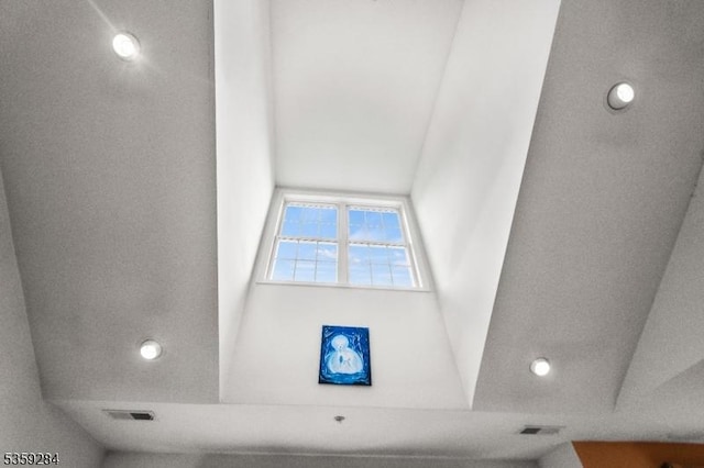 6406 Brookhaven Ct, Riverdale Boro, NJ 07457 - detailed view of recessed lighting