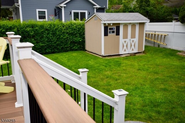 99 Mapes Ave, Springfield Twp, NJ 07081 - view of yard featuring a storage unit