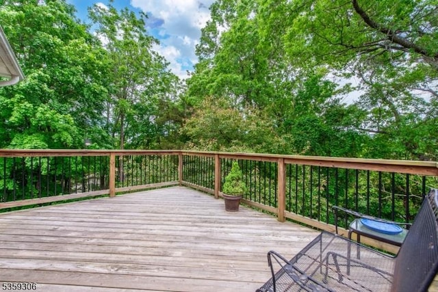 6 Gardenia Rd, Vernon Twp, NJ 07418 - view of wooden terrace