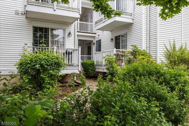 85 Smithfield Ct, Bernards Twp, NJ 07920 - view of exterior entry