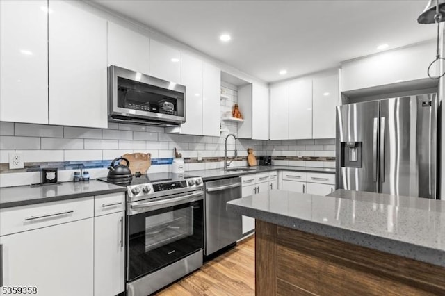 85 Smithfield Ct, Bernards Twp, NJ 07920 - kitchen with stainless steel appliances, a sink, white cabinets, and modern cabinets