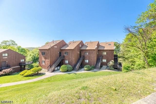 2 Sunrise Dr Unit 6, Vernon Twp, NJ 07462 - view of front facade featuring stairway and a front yard