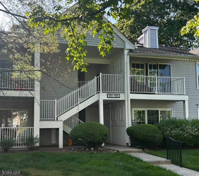 183 Lindsey Ct Unit 183, Franklin Twp, NJ 08823 - view of building exterior with stairs