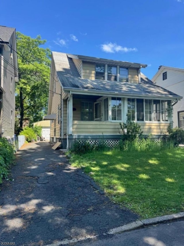 1632 Willever St, Plainfield City, NJ 07063 - view of front of home featuring a front yard and a detached garage