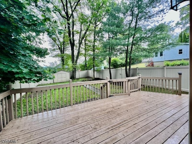 90 Georgia Ave, Jefferson Twp, NJ 07849 - deck with a fenced backyard