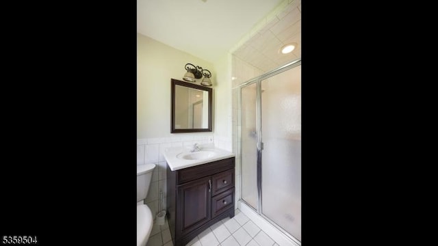 700 Schoolhouse Ln, Bound Brook Boro, NJ 08805 - full bath with vanity, tile patterned floors, a stall shower, toilet, and tile walls