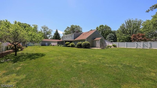 700 Schoolhouse Ln, Bound Brook Boro, NJ 08805 - view of yard