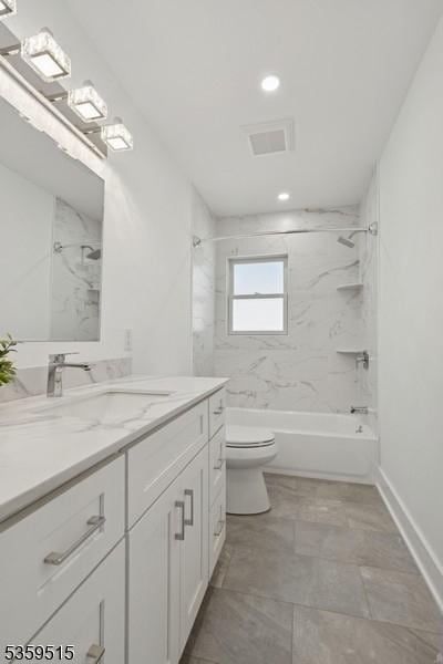 17 Misty Mountain Rd, Randolph Twp, NJ 07869 - full bath featuring vanity, toilet,  shower combination, baseboards, and recessed lighting