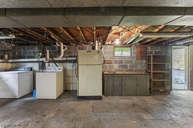 195 Newark Pompton Tpke, Wayne Twp, NJ 07470 - below grade area with freestanding refrigerator and washer and clothes dryer