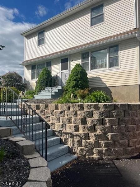 2 Erin Ln, Vernon Twp, NJ 07422 - view of front facade with stairs
