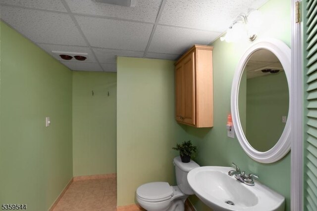 3 Cumberland Rd, Hillsborough Twp, NJ 08844 - bathroom with a sink, toilet, a paneled ceiling, and baseboards