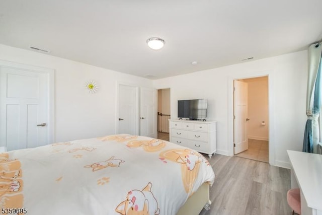 76 Trafalgar Ct, Sparta Twp, NJ 07871 - bedroom featuring light wood-style flooring, baseboards, and ensuite bathroom