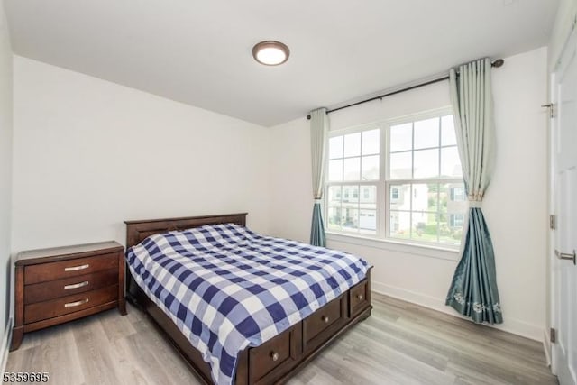 76 Trafalgar Ct, Sparta Twp, NJ 07871 - bedroom with light wood finished floors and baseboards